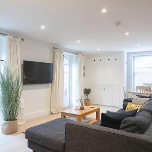 Spacious 2br Victorian Flat In Cotswolds - Free Parking Apartment
